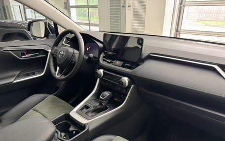 Toyota RAV4, 2024 год, 4 490 000 рублей, 11 фотография