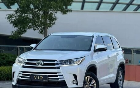 Toyota Highlander III, 2021 год, 2 435 000 рублей, 1 фотография