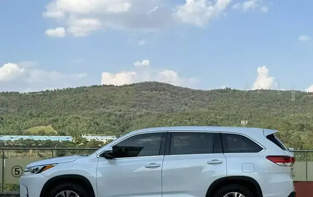 Toyota Highlander III, 2021 год, 2 435 000 рублей, 5 фотография