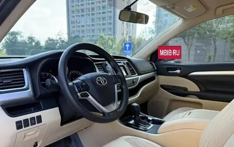 Toyota Highlander III, 2021 год, 2 435 000 рублей, 2 фотография