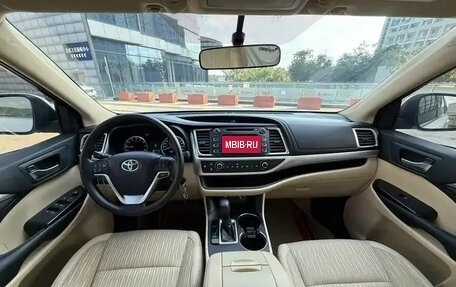 Toyota Highlander III, 2021 год, 2 435 000 рублей, 6 фотография