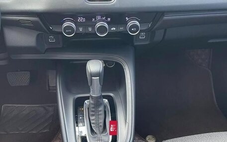 Honda Vezel, 2022 год, 1 750 000 рублей, 12 фотография