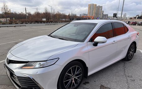Toyota Camry, 2021 год, 3 800 000 рублей, 10 фотография