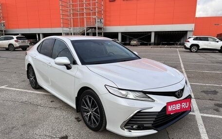 Toyota Camry, 2021 год, 3 800 000 рублей, 2 фотография