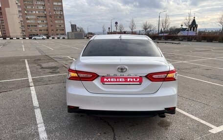 Toyota Camry, 2021 год, 3 800 000 рублей, 6 фотография
