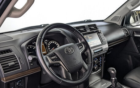 Toyota Land Cruiser Prado 150 рестайлинг 2, 2020 год, 5 000 000 рублей, 15 фотография