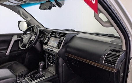Toyota Land Cruiser Prado 150 рестайлинг 2, 2020 год, 5 000 000 рублей, 13 фотография