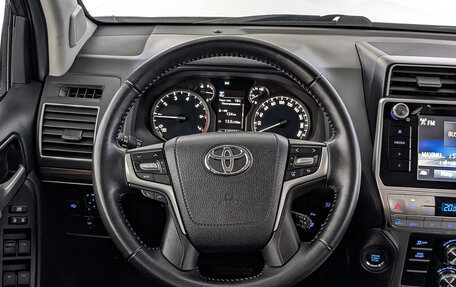 Toyota Land Cruiser Prado 150 рестайлинг 2, 2020 год, 5 000 000 рублей, 22 фотография