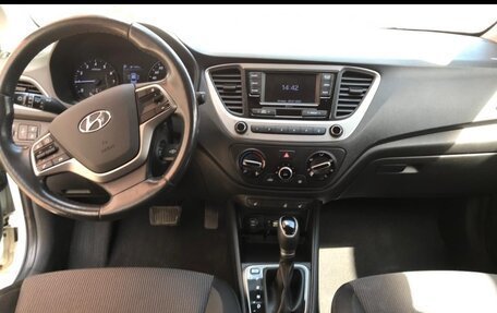 Hyundai Solaris II рестайлинг, 2018 год, 1 300 000 рублей, 3 фотография
