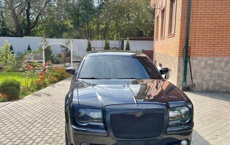 Chrysler 300C II, 2006 год, 1 350 000 рублей, 28 фотография