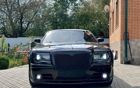 Chrysler 300C II, 2006 год, 1 350 000 рублей, 24 фотография