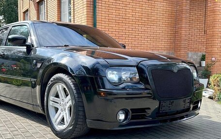 Chrysler 300C II, 2006 год, 1 350 000 рублей, 23 фотография