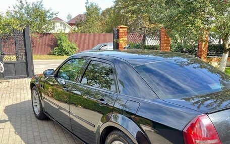Chrysler 300C II, 2006 год, 1 350 000 рублей, 27 фотография