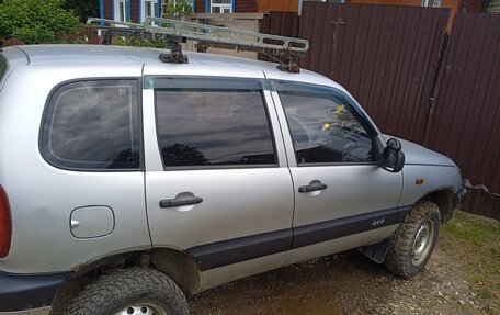 Chevrolet Niva I рестайлинг, 2003 год, 330 000 рублей, 2 фотография