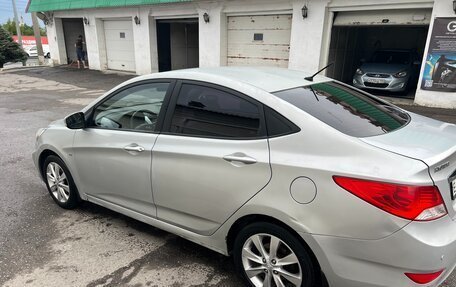 Hyundai Solaris II рестайлинг, 2012 год, 900 000 рублей, 3 фотография