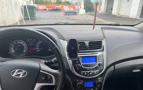 Hyundai Solaris II рестайлинг, 2012 год, 900 000 рублей, 6 фотография