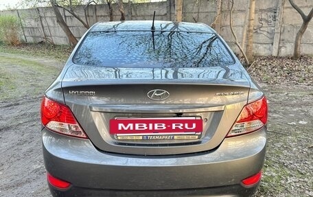 Hyundai Solaris II рестайлинг, 2011 год, 655 000 рублей, 2 фотография