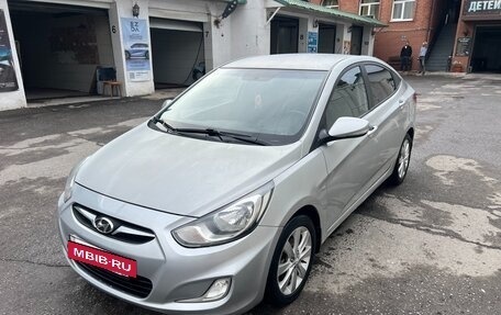 Hyundai Solaris II рестайлинг, 2012 год, 900 000 рублей, 10 фотография