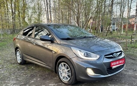 Hyundai Solaris II рестайлинг, 2011 год, 655 000 рублей, 14 фотография