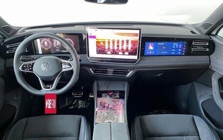 Volkswagen Tiguan, 2024 год, 4 990 000 рублей, 7 фотография
