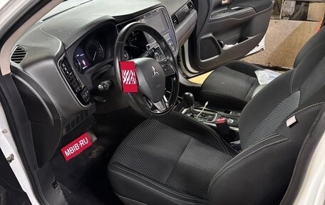 Mitsubishi Outlander III рестайлинг 3, 2018 год, 2 000 000 рублей, 5 фотография