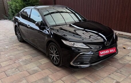 Toyota Camry, 2021 год, 4 000 000 рублей, 1 фотография