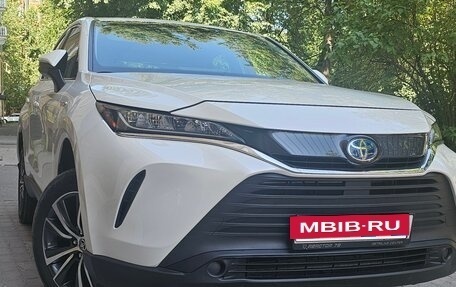 Toyota Venza, 2021 год, 3 998 000 рублей, 32 фотография