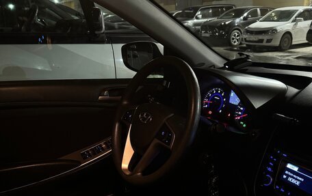 Hyundai Solaris II рестайлинг, 2015 год, 1 380 000 рублей, 19 фотография