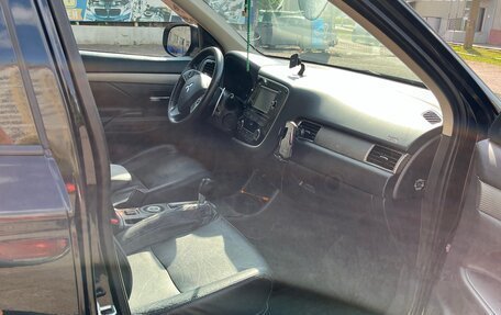 Mitsubishi Outlander III рестайлинг 3, 2013 год, 1 400 000 рублей, 8 фотография