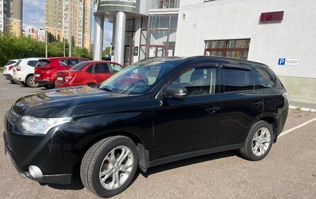 Mitsubishi Outlander III рестайлинг 3, 2013 год, 1 400 000 рублей, 4 фотография