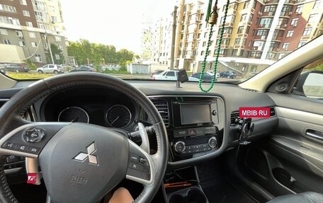 Mitsubishi Outlander III рестайлинг 3, 2013 год, 1 400 000 рублей, 10 фотография