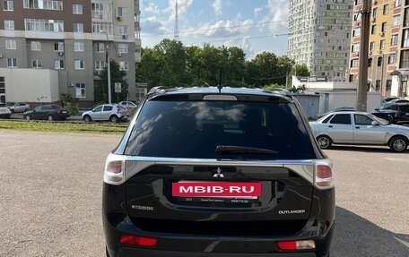 Mitsubishi Outlander III рестайлинг 3, 2013 год, 1 400 000 рублей, 5 фотография