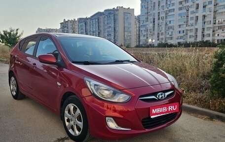 Hyundai Solaris II рестайлинг, 2011 год, 700 000 рублей, 1 фотография