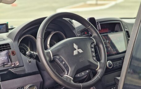 Mitsubishi Pajero IV, 2011 год, 2 450 000 рублей, 28 фотография