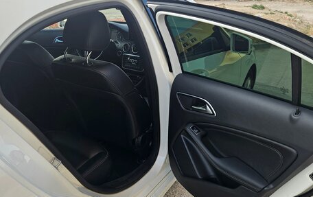 Mercedes-Benz A-Класс, 2015 год, 1 600 000 рублей, 15 фотография