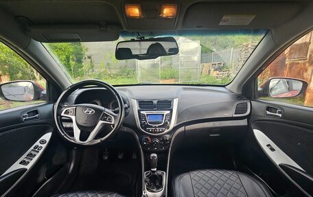 Hyundai Solaris II рестайлинг, 2011 год, 700 000 рублей, 6 фотография
