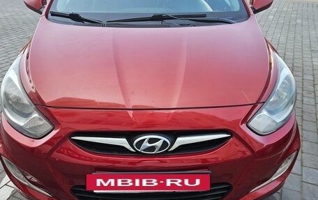 Hyundai Solaris II рестайлинг, 2011 год, 700 000 рублей, 3 фотография