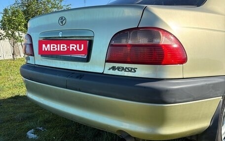 Toyota Avensis III рестайлинг, 2001 год, 400 000 рублей, 7 фотография
