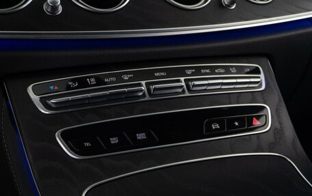 Mercedes-Benz E-Класс, 2021 год, 4 500 000 рублей, 19 фотография