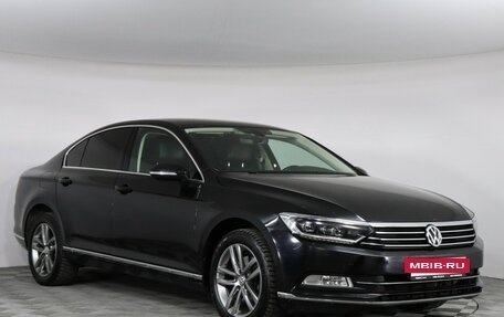 Volkswagen Passat B8 рестайлинг, 2018 год, 1 999 000 рублей, 3 фотография
