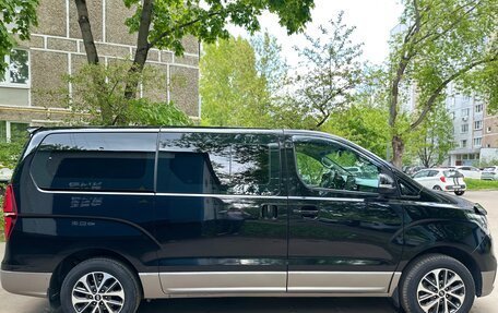 Hyundai Grand Starex Grand Starex I рестайлинг 2, 2019 год, 3 600 000 рублей, 3 фотография