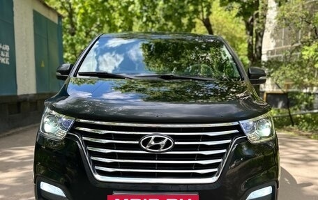 Hyundai Grand Starex Grand Starex I рестайлинг 2, 2019 год, 3 600 000 рублей, 10 фотография