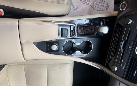 Lexus RX IV рестайлинг, 2017 год, 2 300 000 рублей, 12 фотография