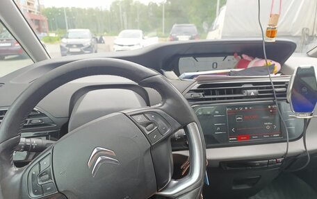 Citroen C4 Picasso II рестайлинг, 2017 год, 800 000 рублей, 5 фотография