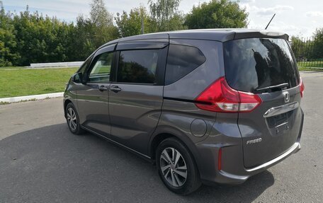 Honda Freed II, 2017 год, 1 650 000 рублей, 4 фотография