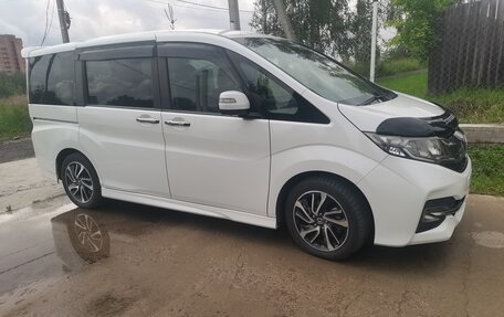Honda Stepwgn IV, 2017 год, 2 300 000 рублей, 2 фотография