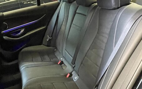 Mercedes-Benz E-Класс, 2019 год, 4 600 000 рублей, 19 фотография