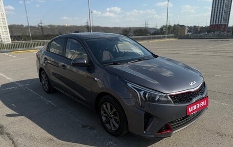 KIA Rio IV, 2022 год, 1 690 000 рублей, 2 фотография