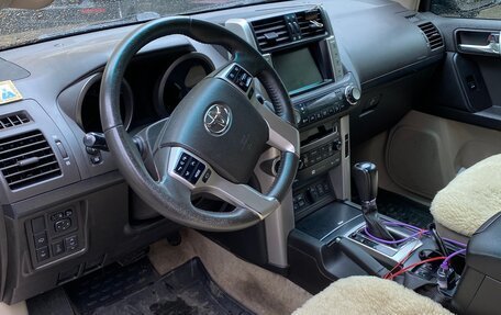 Toyota Land Cruiser Prado 150 рестайлинг 2, 2010 год, 3 900 000 рублей, 13 фотография