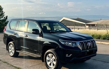 Toyota Land Cruiser Prado 150 рестайлинг 2, 2022 год, 7 150 000 рублей, 8 фотография